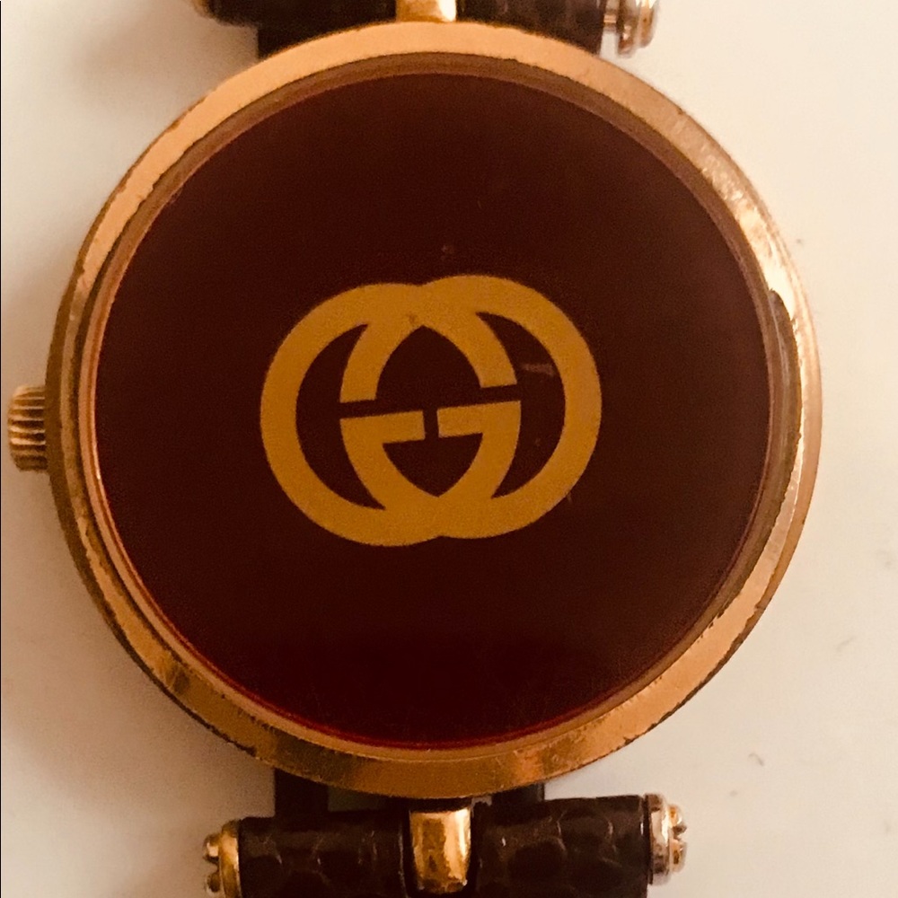 HOST PICK 🎉Vintage Women’s GUCCI Gold Tone Wristwatch 🚫FIRM PRICE🚫 - Picture 7 of 8